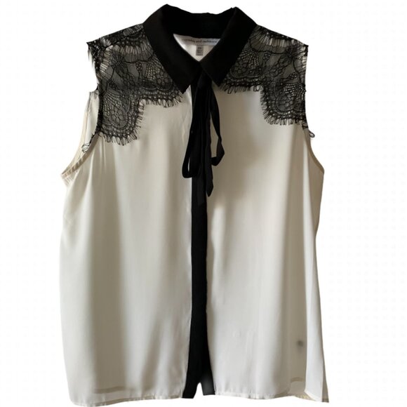 ๐ค Cupcakes and Cashmere Black & White Lace Blouse โ Feminine & Chic! ๐ค - Picture 1 of 4